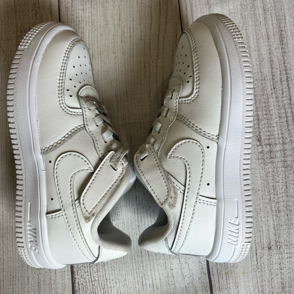 Nike Air Force 1 Low Kids Boys White Sneakers 10C - Picture 5 of 8